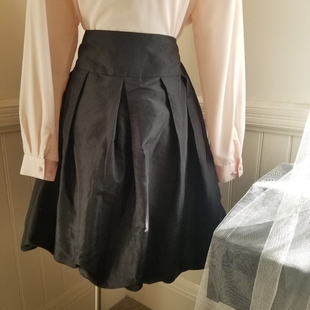 Cute & sophisticated Pleated midi skirt